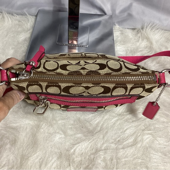 Coach Poppy Daisy Khaki Signature C with Raspberry Leather Swingpack EUC - Picture 9 of 14